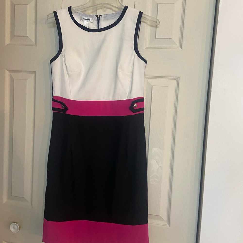 Dress barn size 6 sheath dress with detail